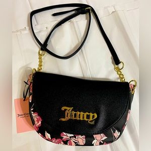 NWT JUICY COUTURE ✨ Pretty Rose Black Flap Crossbody..NWT 🌸♥️🌸🌸♥️🌸 10”x …